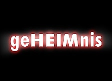 weiße Schrift auf schwarzem Hintergrund geHEIMnis