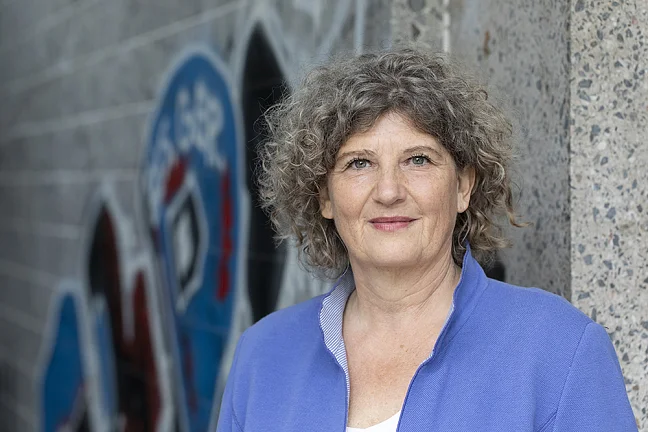 Das Bild zeigt die Landesfrauenbeauftragte Bettina Wilhelm.